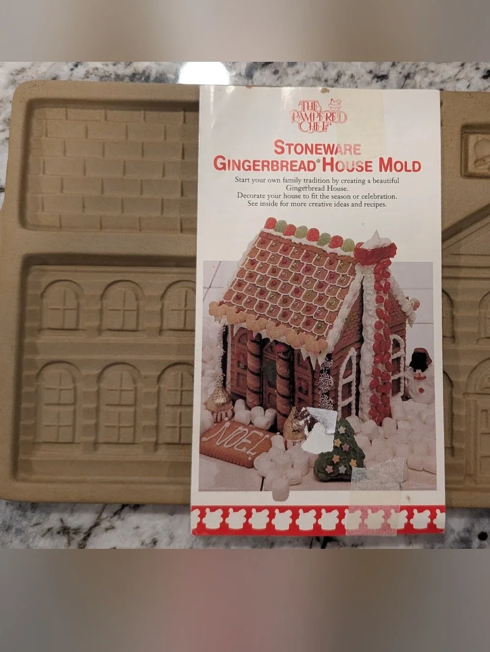 Pampered Chef Family Heritage Gingerbread Mold (1997) – School & Post Office